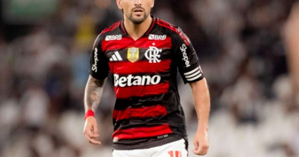 Vidal comemora gol de Arrascaeta que classificou o Flamengo às quartas da Libertadores