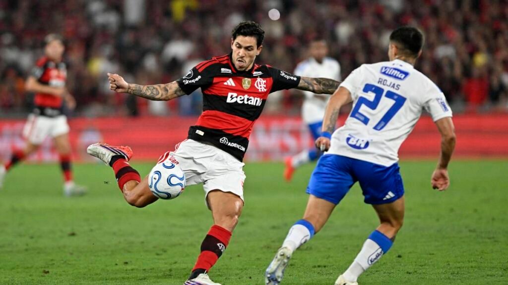 Pedro chega a 30 participações em gols e lidera artilharia do Brasileirão