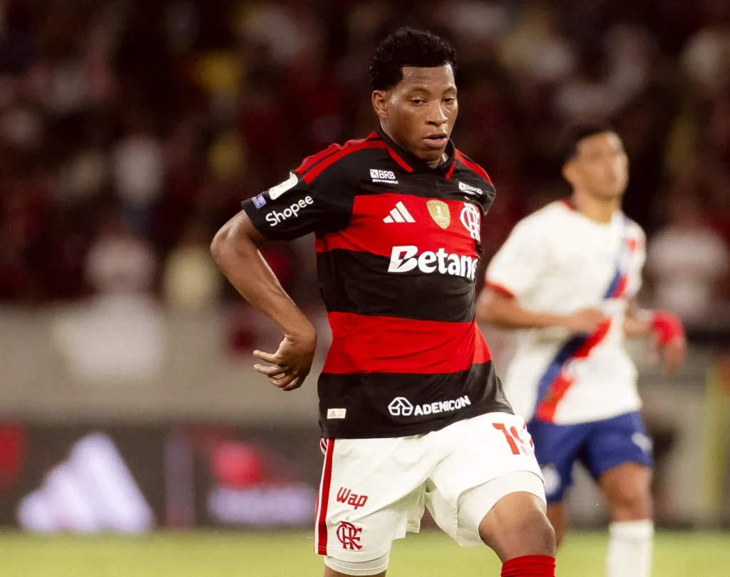 Flamengo acerta venda de Gonzalo Plata ao Dínamo de Moscou por 12 milhões de euros