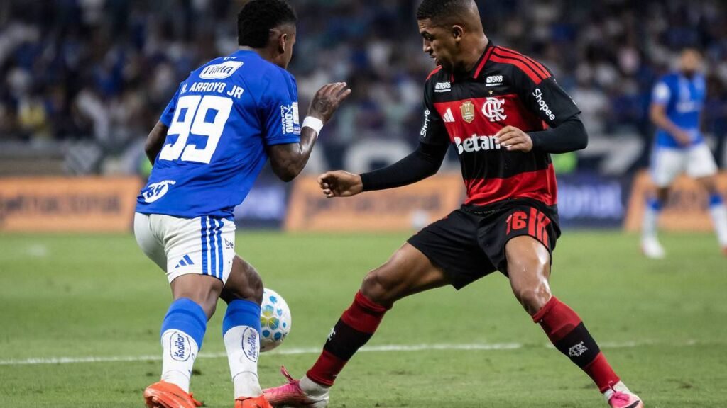 Flamengo chega a 45 pontos e segue a seis do líder Palmeiras no Brasileirão