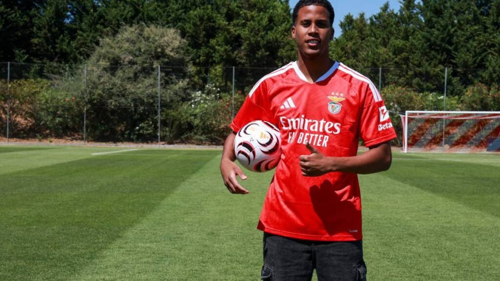 Alan Santos é anunciado pelo Benfica e começa treinos no sub-23; Flamengo mantém 50% dos direitos