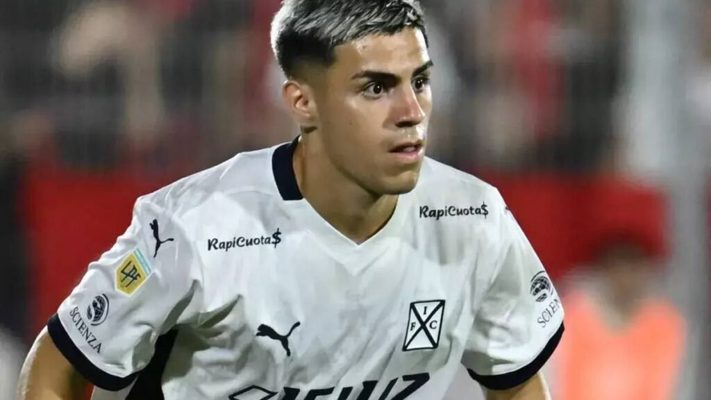 Flamengo não avança por Alex Luna e prioriza renovações de Danilo e Pulgar