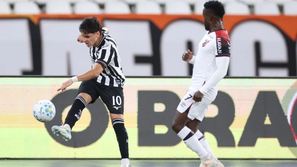 Athletico-PR bate Botafogo e chega a 44 pontos, um atrás do Flamengo