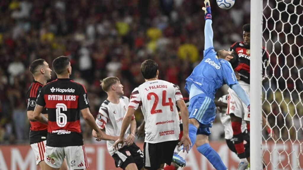Rossi diz que ignora críticas e mira recuperação de forma antes de Flamengo x Botafogo