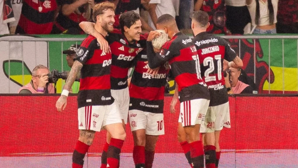 Flamengo emplaca três jogadores na seleção da rodada das oitavas da Libertadores