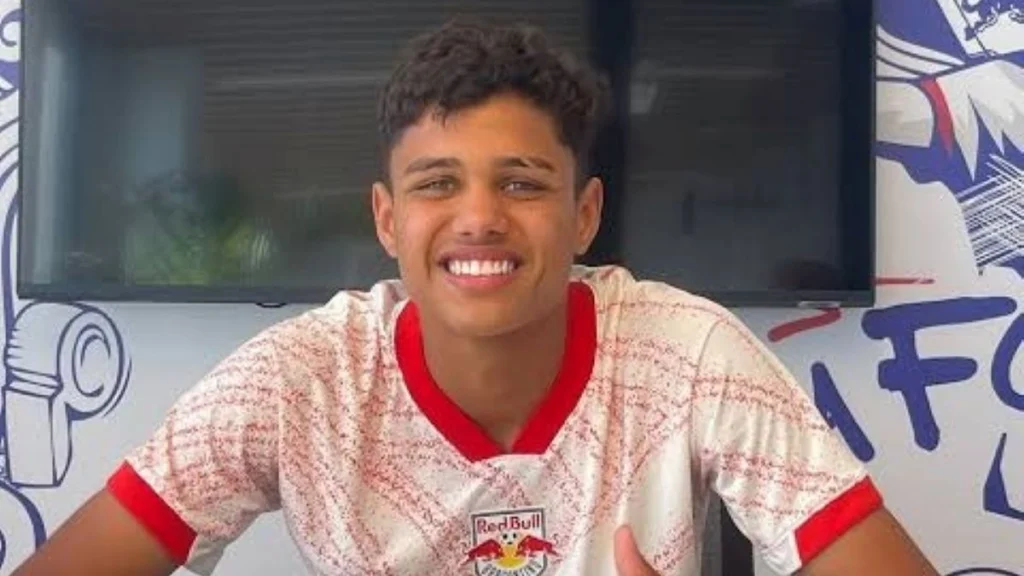 Flamengo ajusta venda de Wallace Yan ao Bragantino com Juliano Viana na negociação