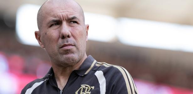Leonardo Jardim critica gramado do Maracanã após vitória do Flamengo sobre o Botafogo