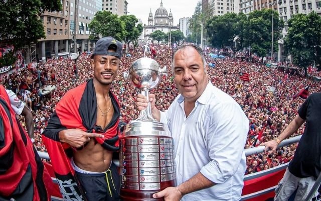 Marcos Braz e Bruno Henrique são flagrados almoçando juntos em shopping no Rio