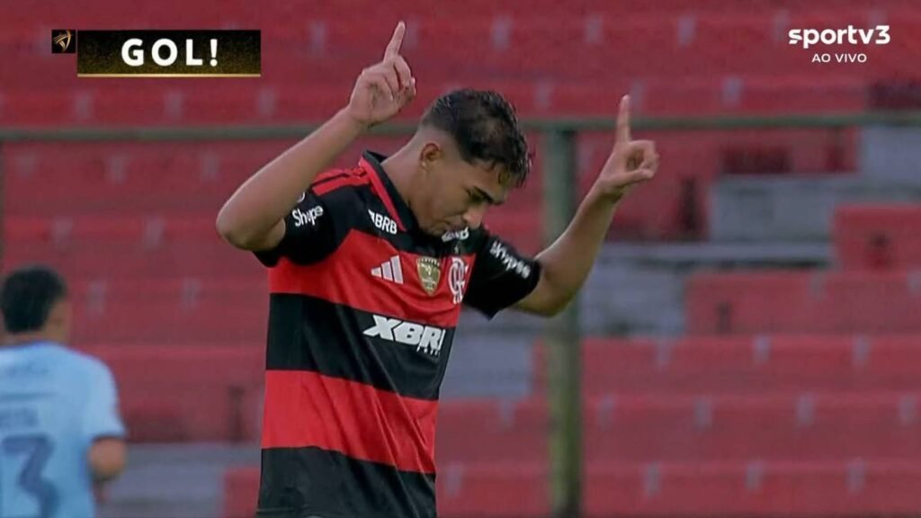 Flamengo convoca Josmar para ser reserva de Pedro contra o Botafogo