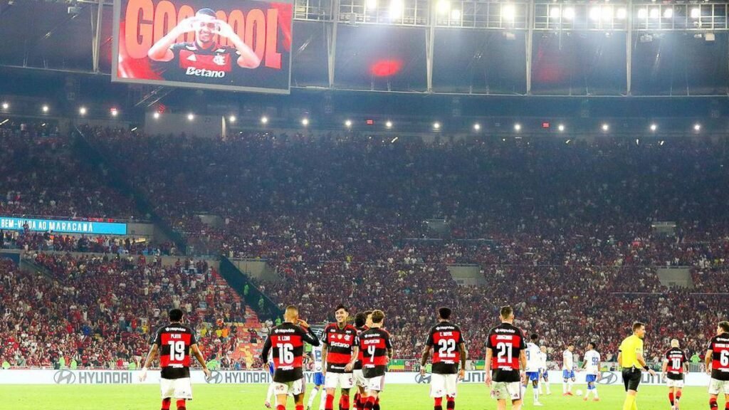 Flamengo perde para o Cruzeiro, vê Palmeiras abrir seis pontos e aposta em sequência no Maracanã