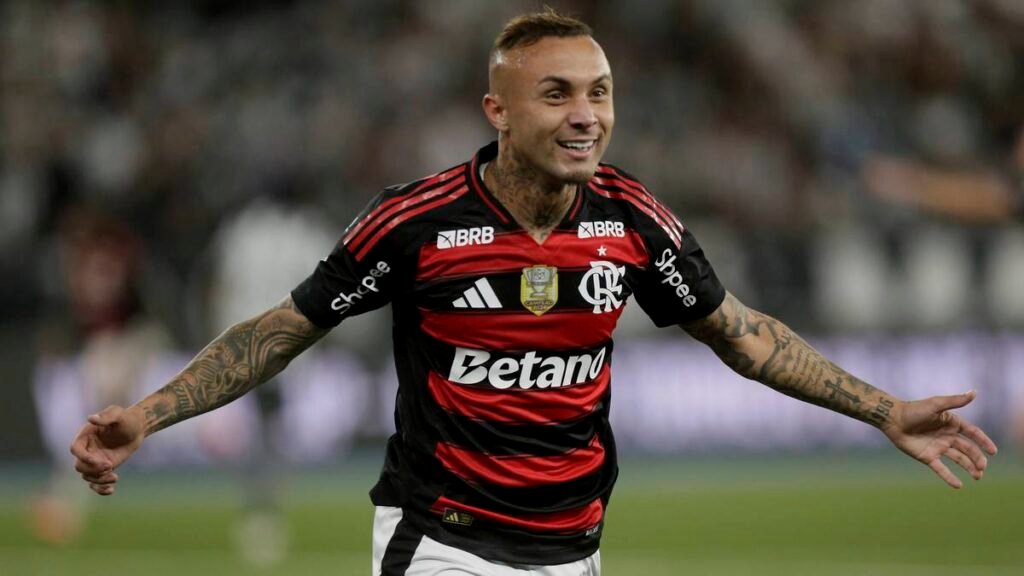 Everton Cebolinha analisa oferta do Botafogo, mas mantém exterior como prioridade