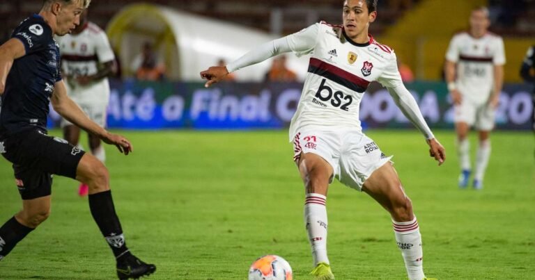Conmebol troca Jorginho do Flamengo por ex-lateral em divulgação de evento