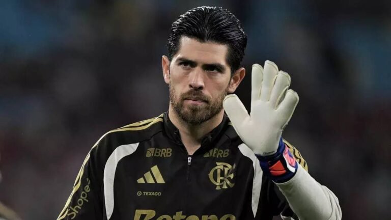 Flamengo planeja renovar Rossi em meio a interesse do River Plate