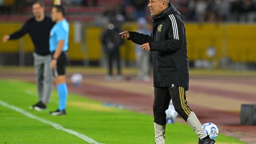 Conmebol multa Flamengo e Leonardo Jardim por atraso no reinício contra o Del Valle