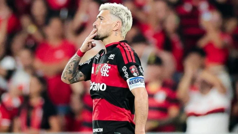 Arrascaeta muda função no Flamengo e segue decisivo em jogos importantes