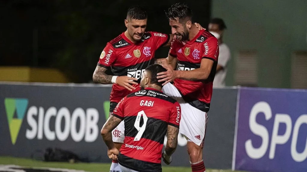 Maurício Isla anuncia aposentadoria e encerra carreira aos 38 anos