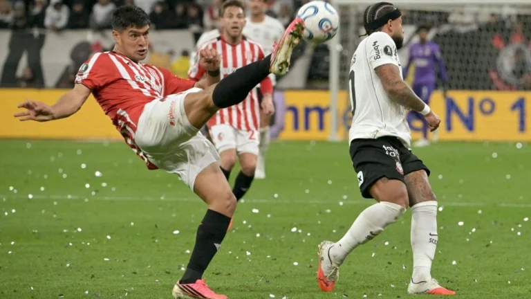 Estudiantes elimina o Corinthians e aguarda Flamengo ou Del Valle na semifinal da Libertadores