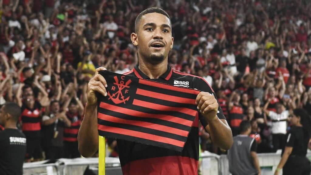Samuel Lino soma 11 gols e 10 assistências pelo Flamengo em 2026