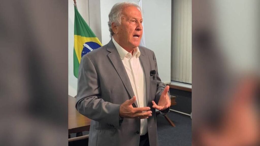 Zico defende renovação na Seleção e critica formação de jovens no Brasil