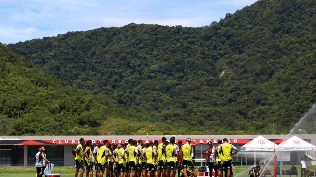 Dallas Cowboys vai treinar no Ninho do Urubu antes de jogo no Maracanã