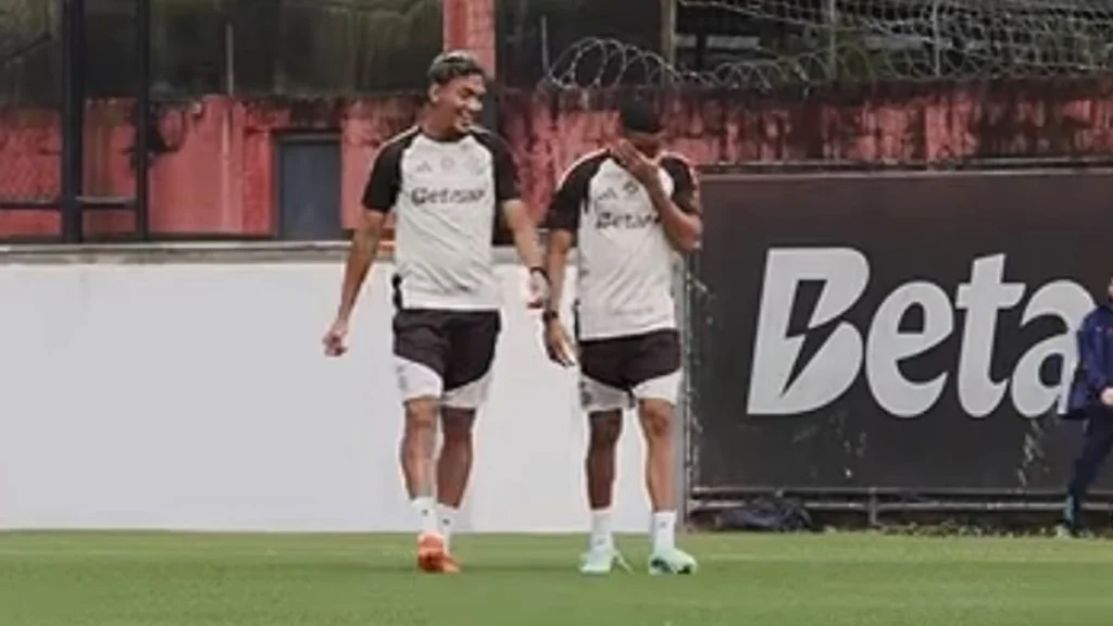 Josmar volta a treinar com os profissionais do Flamengo durante a Data FIFA