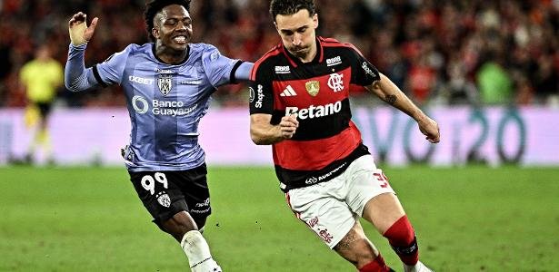 Léo Ortiz reclama do gramado do Maracanã após Flamengo x Del Valle