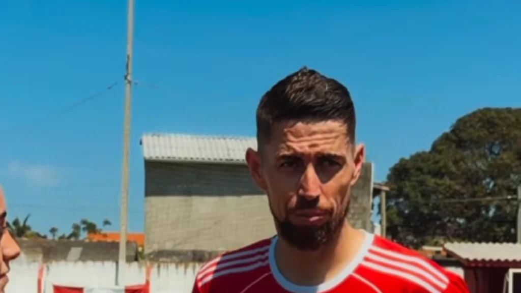 Jorginho joga no Vila Nova em Imbituba e fala sobre reencontro com a infância