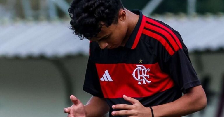 Flamengo tem Gustavinho convocado para treinos de Portugal Sub-15