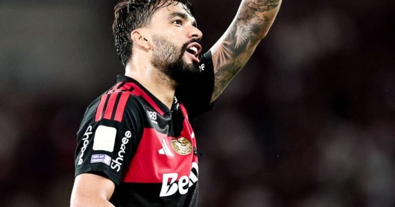 Bahia pode ser punido pelo STJD após arremesso de copos contra o Flamengo