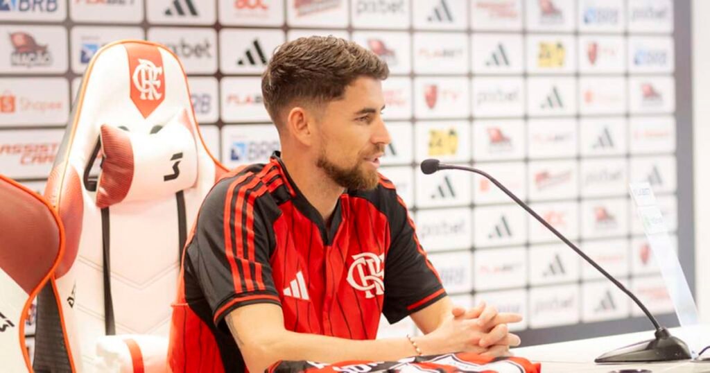 Jorginho critica arbitragem de Daronco após Santos 2 x 2 Flamengo