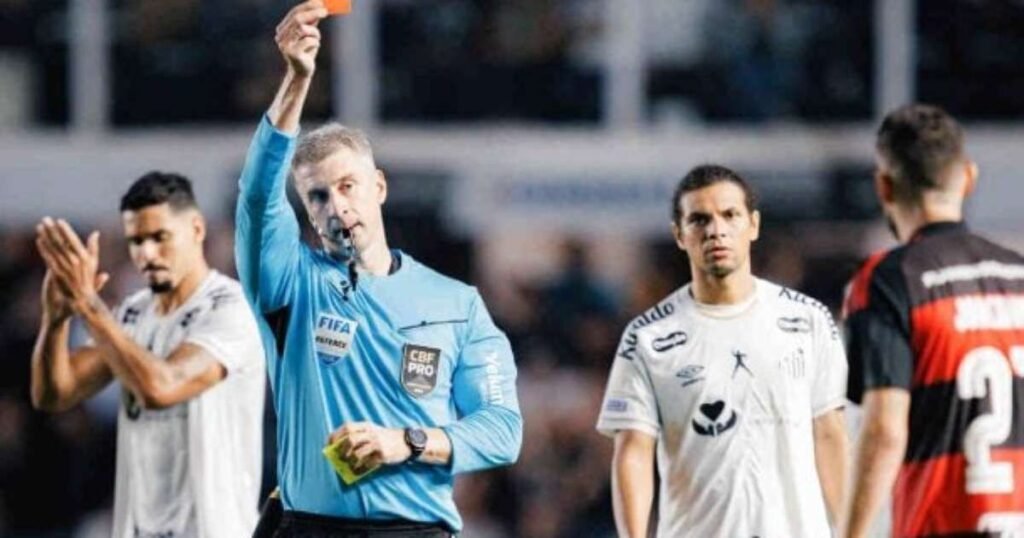 CBF divulga análise do VAR de Santos x Flamengo e mantém expulsão de Jorginho