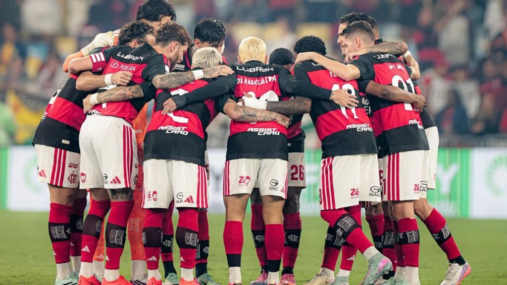 Flamengo chega ao clássico com nove pendurados e sem Carrascal