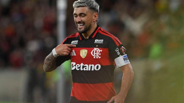 Candidato no Peñarol diz que fará o “impossível” por Arrascaeta e cita De la Cruz, ambos do Flamengo