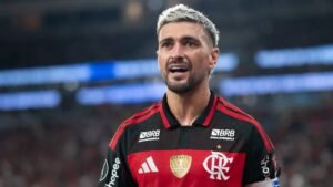 Candidato no Peñarol, Pablo Schiavi diz que tentará Arrascaeta e De La Cruz, do Flamengo