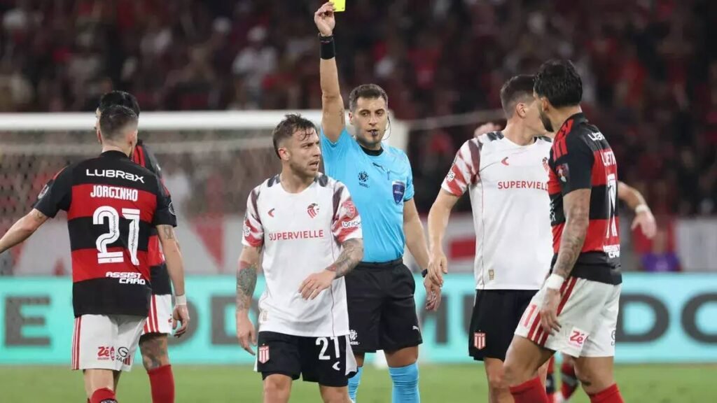 Flamengo formaliza protesto na Conmebol por inscrição de Marcos Rojo pelo Estudiantes