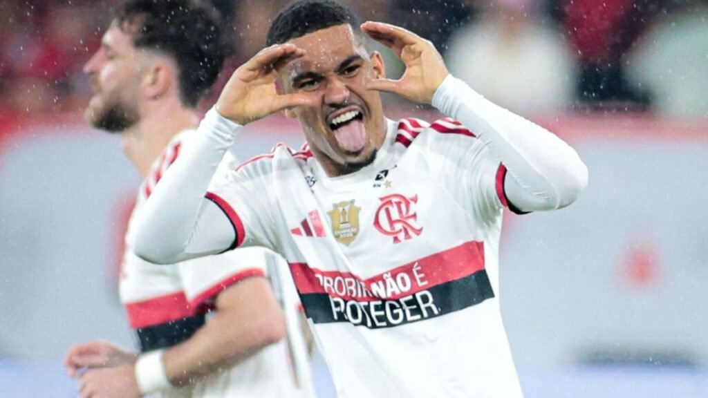 Samuel Lino destaca o grupo após vitória do Flamengo sobre o Vasco