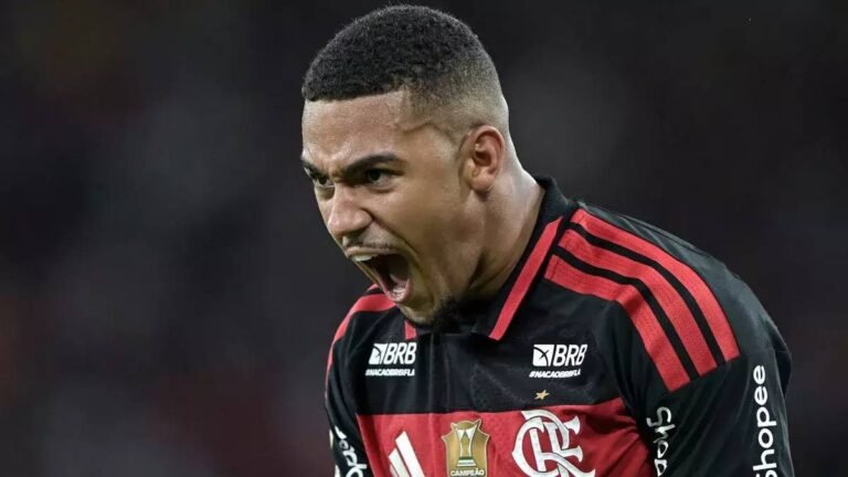 Flamengo recusa proposta da Roma e mantém Samuel Lino no elenco
