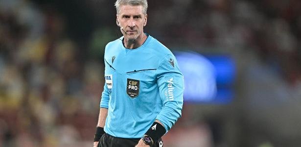 Arbitragem de Daronco em Santos x Flamengo gera críticas após empate