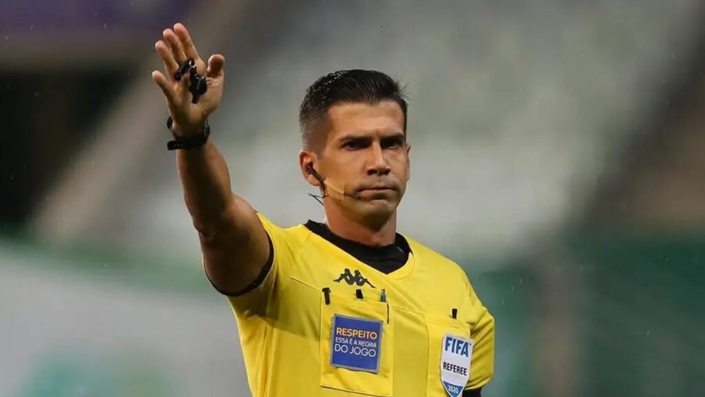 Bruno Arleu apita Flamengo x Vasco pela 33ª rodada do Brasileirão