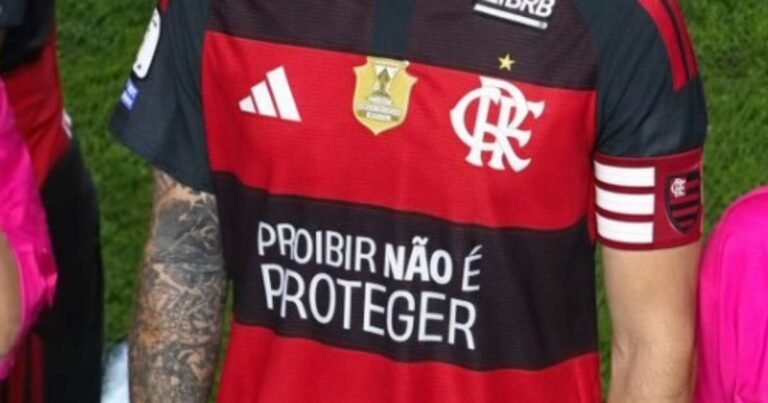 Flamengo usa uniforme com mensagem contra proibição das bets em jogo contra o Santos