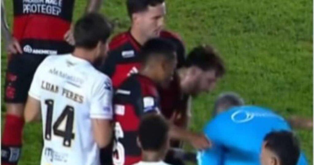 Torcedores do Flamengo reclamam de pênalti e entrada em Carrascal contra o Santos