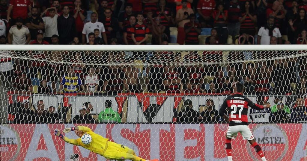 Flamengo empata com o Estudiantes, perde nos pênaltis e cai na semi da Libertadores