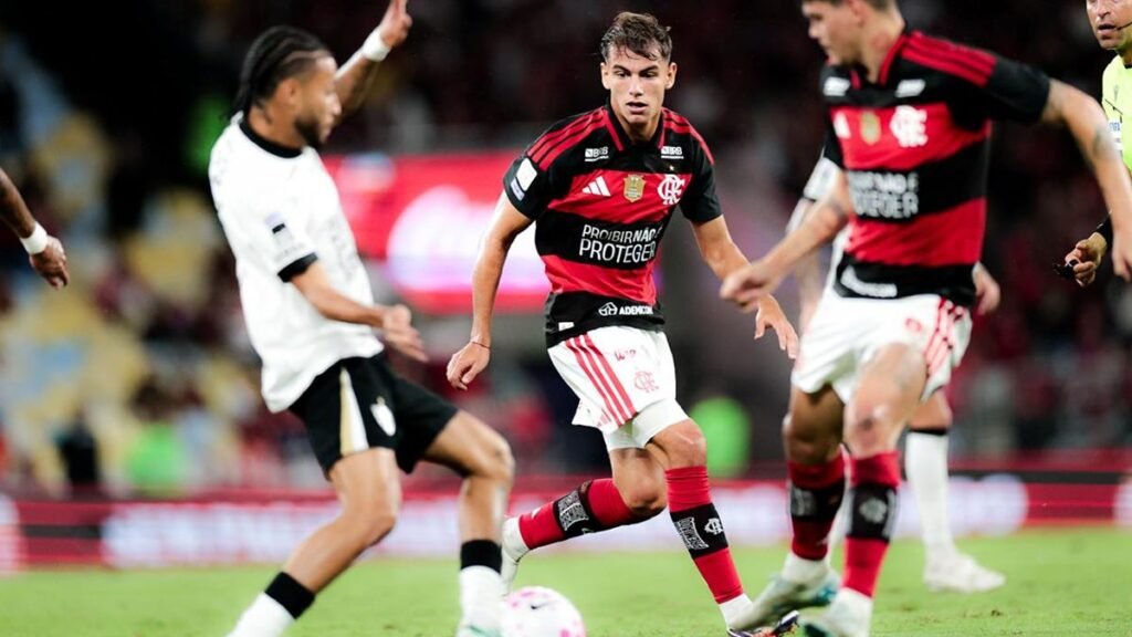 Joaquín Freitas ganha espaço no Flamengo após ajuste de posição com Jardim
