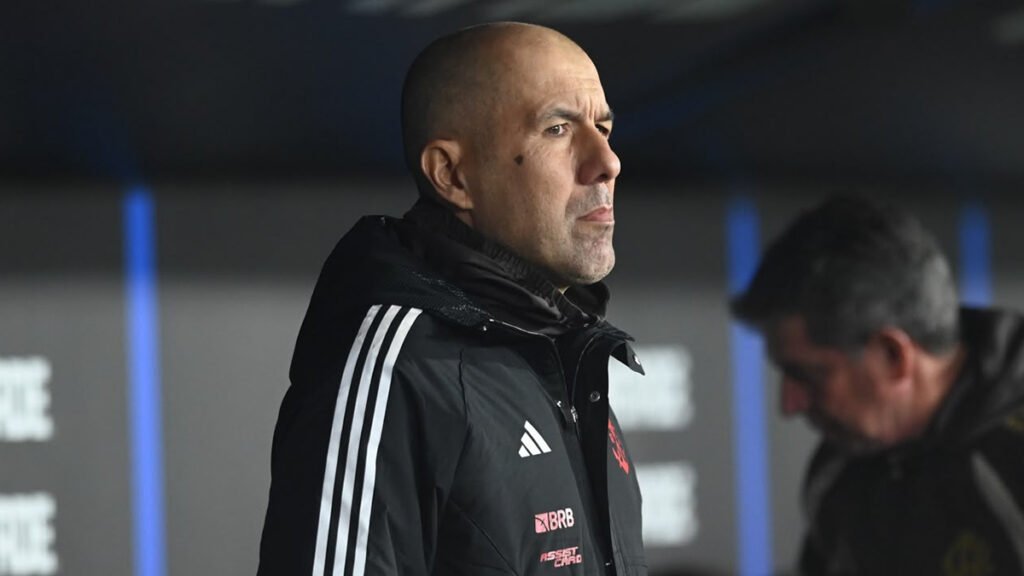 Flamengo faz segundo treino da semana e acompanha quadro de Ayrton Lucas e Saúl