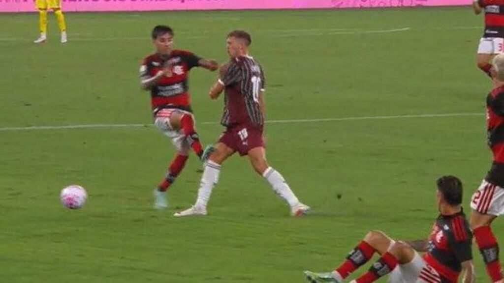 Samuel Xavier critica arbitragem após Flamengo 1 x 0 Fluminense e cita lance com Pulgar