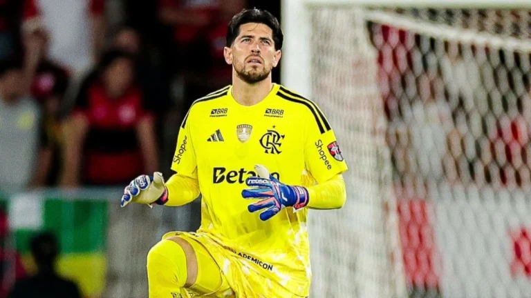 Torcedores do Flamengo hostilizam Rossi após empate com o Santos