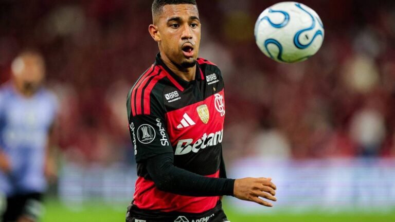 Samuel Lino ganha espaço no Flamengo após marcar dois gols pela seleção